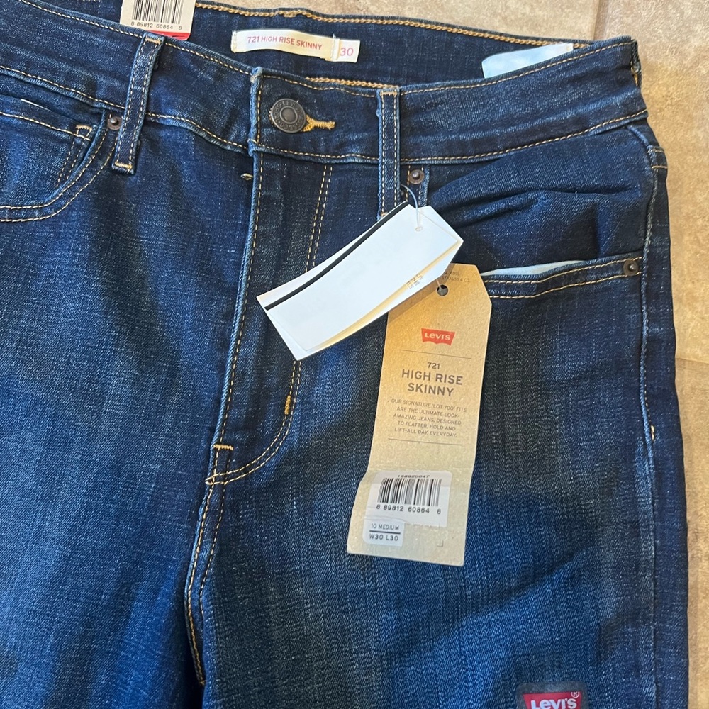 Brand new women’s Levi’s - Picture 3 of 6